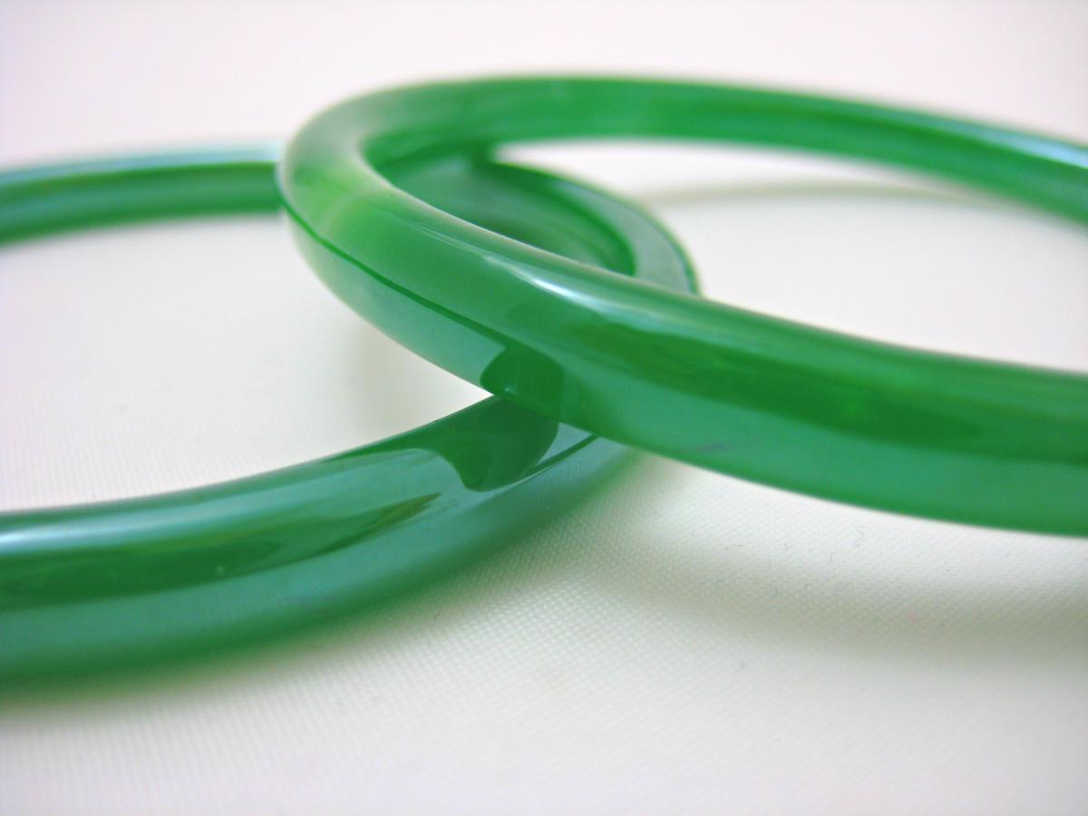 Pair Of Shimmering Green Glass Bangles on Luulla